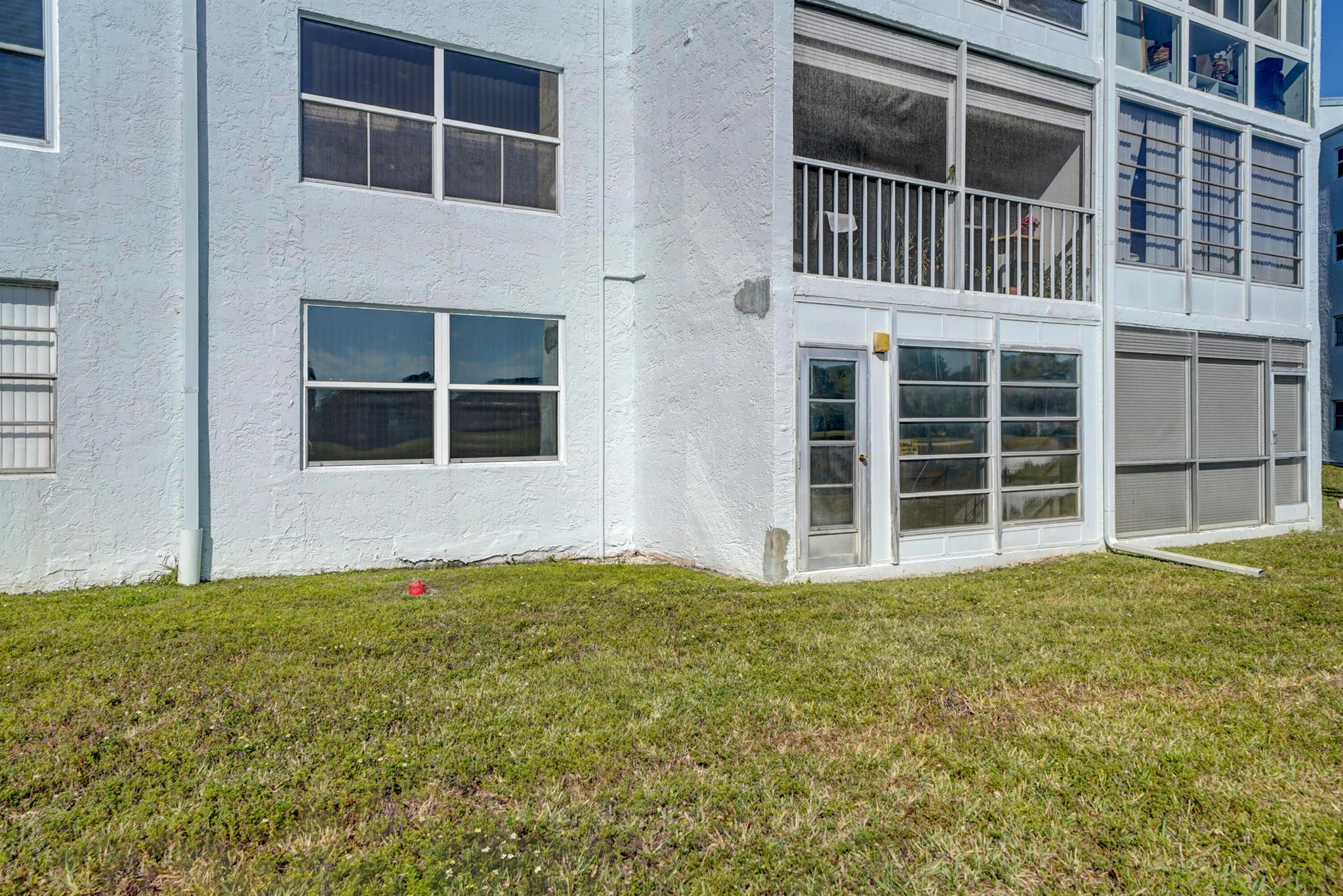 16 OF PALM SPRINGS 2 COND - Residential Lease