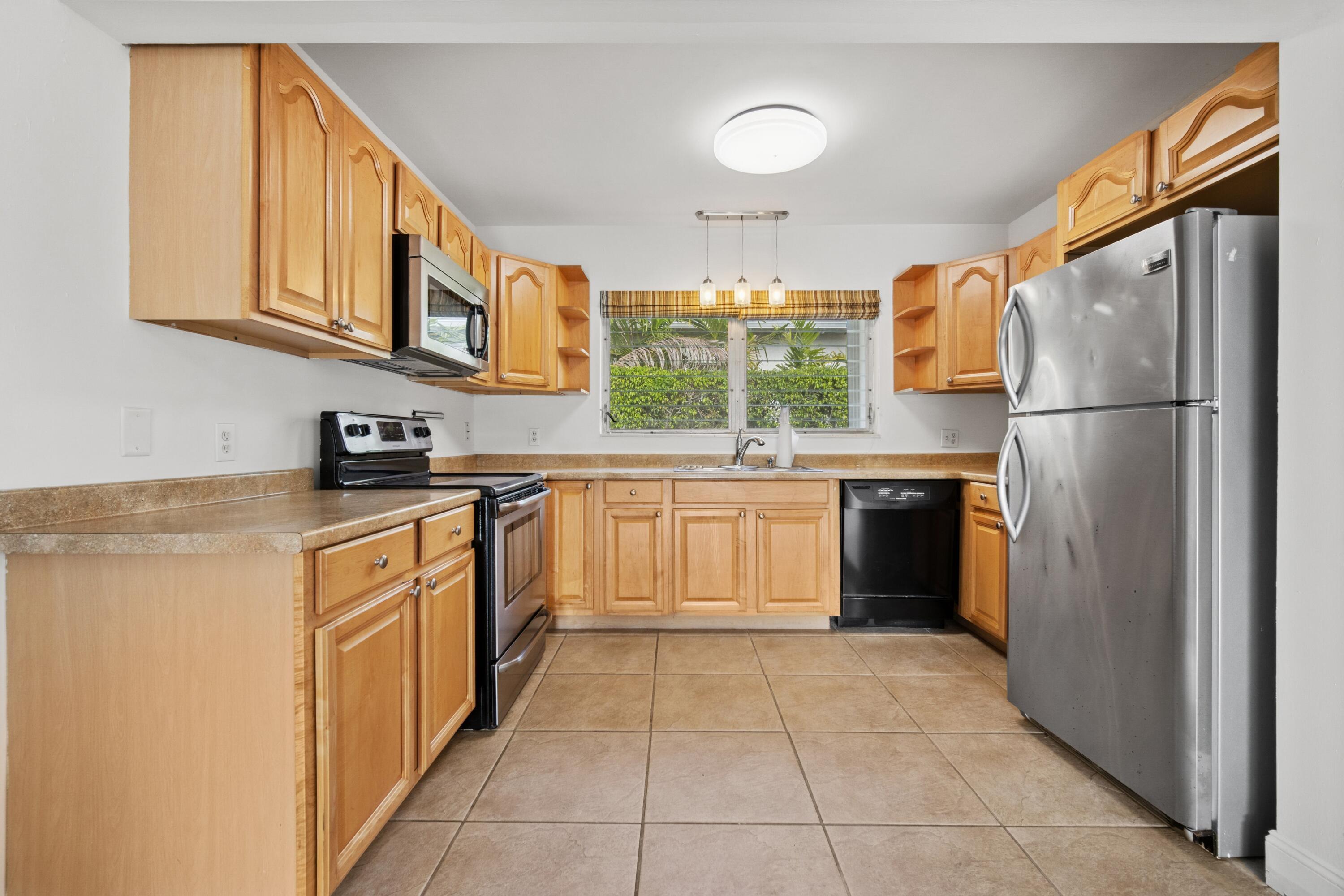 HILLSBORO ISLES - Residential Lease