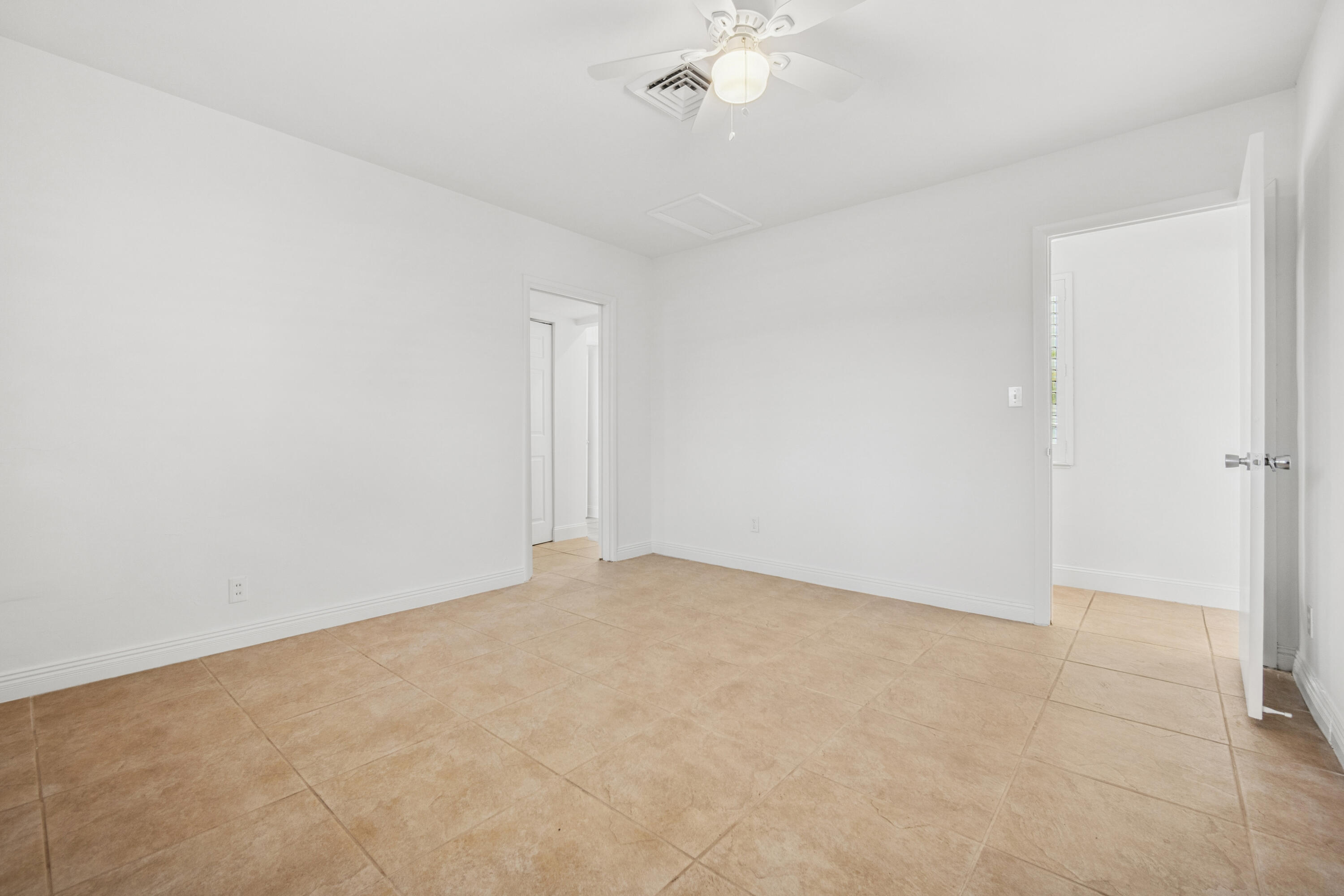 HILLSBORO ISLES - Residential Lease