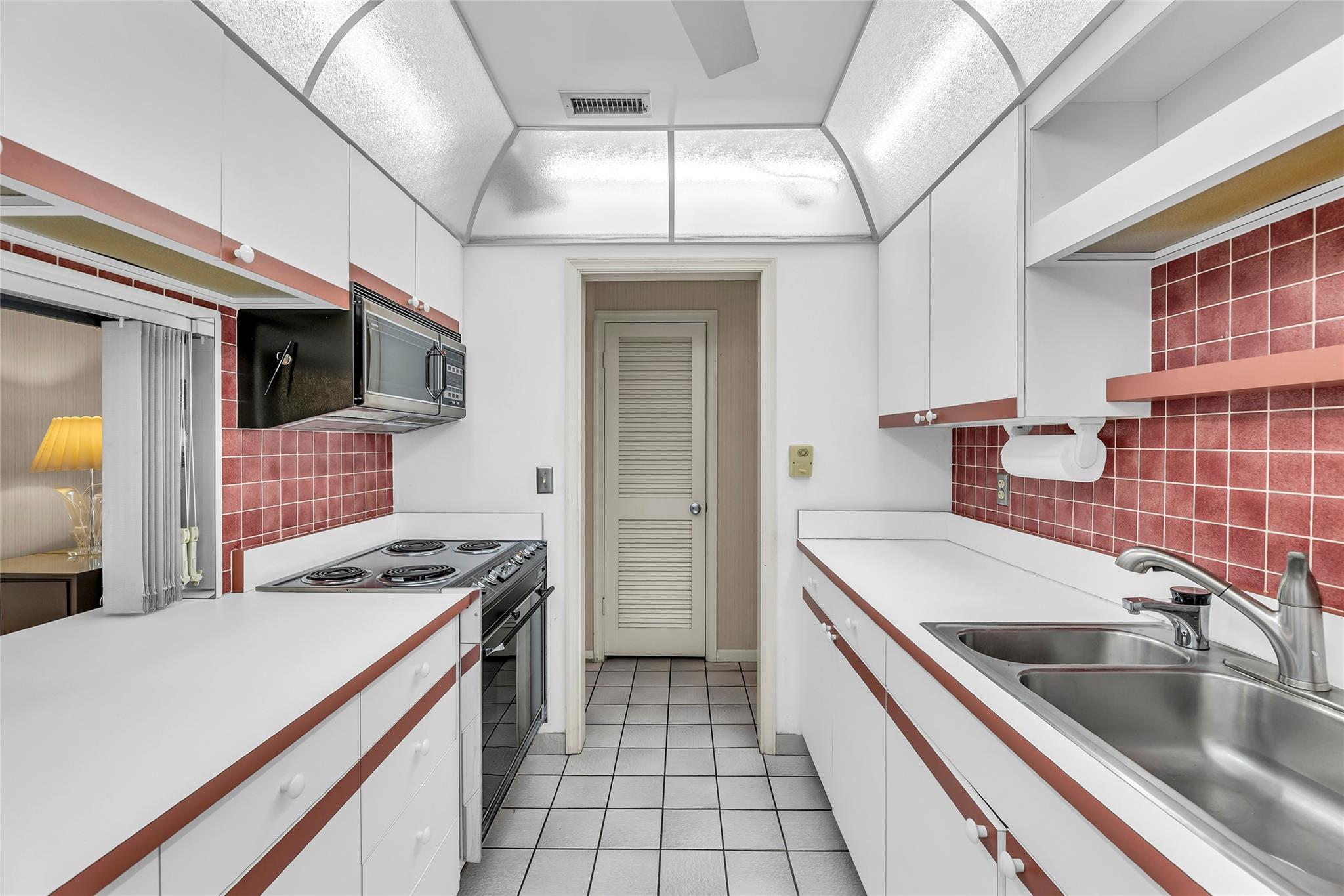 Bay Colony Club - Residential