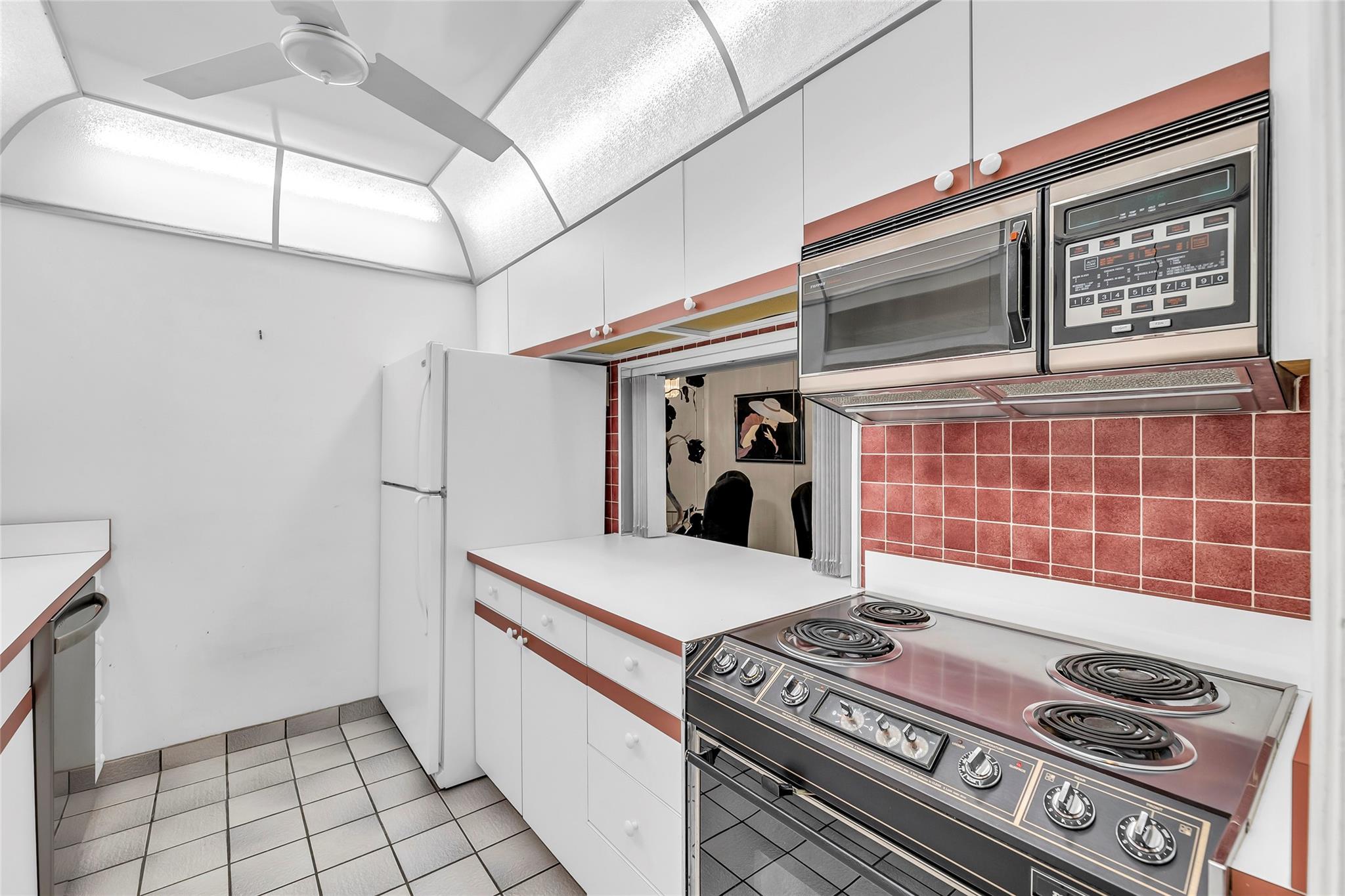 Bay Colony Club - Residential