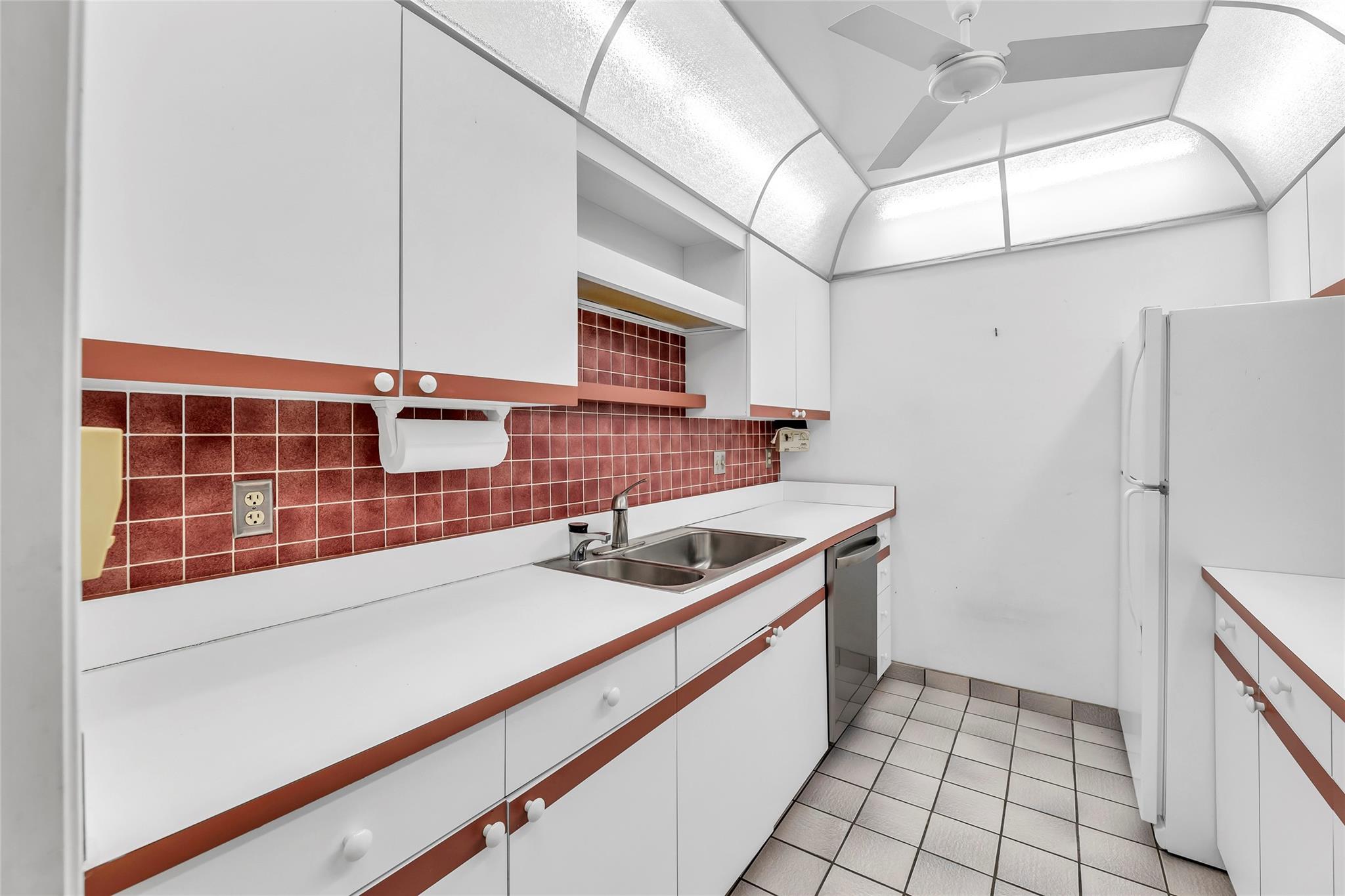 Bay Colony Club - Residential