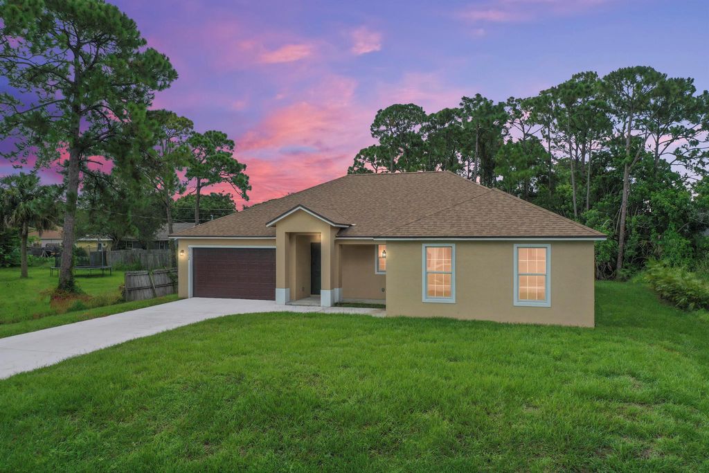 Photo of 5702 Hickory Drive, Fort Pierce, FL 34982 (MLS # R10916854)