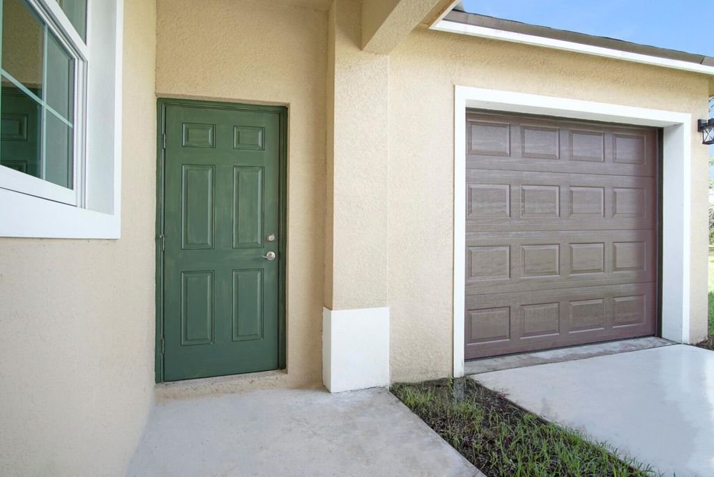 Photo of 5702 Hickory Drive, Fort Pierce, FL 34982 (MLS # R10916854)