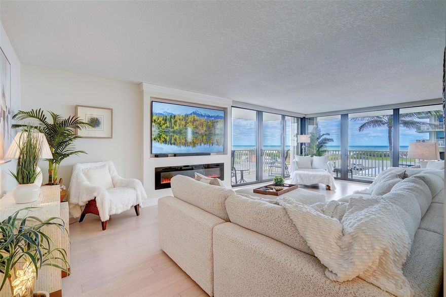 Seasonal /Annual Rental. Singer Island; Bright & Beachy Chic, Oceanfront corner unit, 2 BR / 2BA, beautifully furnished, updated unit, new flooring, stainless steel appliances. Breathtaking ocean views. Near John D MacArthur Park, Marinas, The Palm Beaches, ample dining, shopping, boating and water sports.