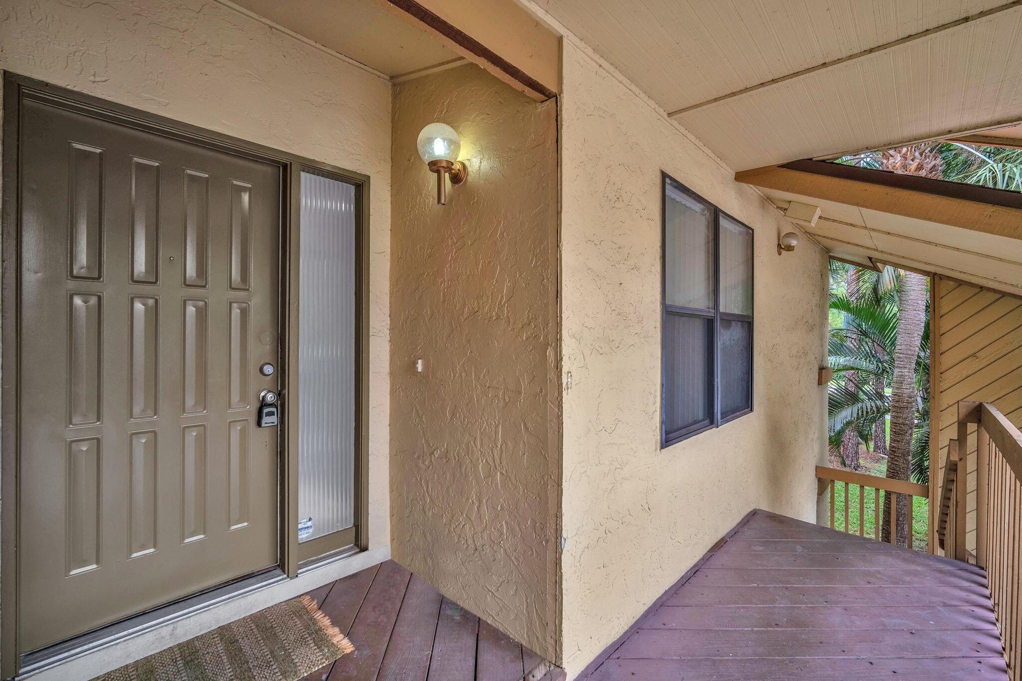Updated 2nd-floor condo in desirable Sheffield Woods, Wellington. Move-in ready and perfectly located near polo fields, top-rated schools, parks, shopping, dining, and major highways. Enjoy stylish living close to everything Wellington offers--restaurants, hospitals, outdoor events, and more. Don't miss this opportunity to rent in one of Wellington's best spots!