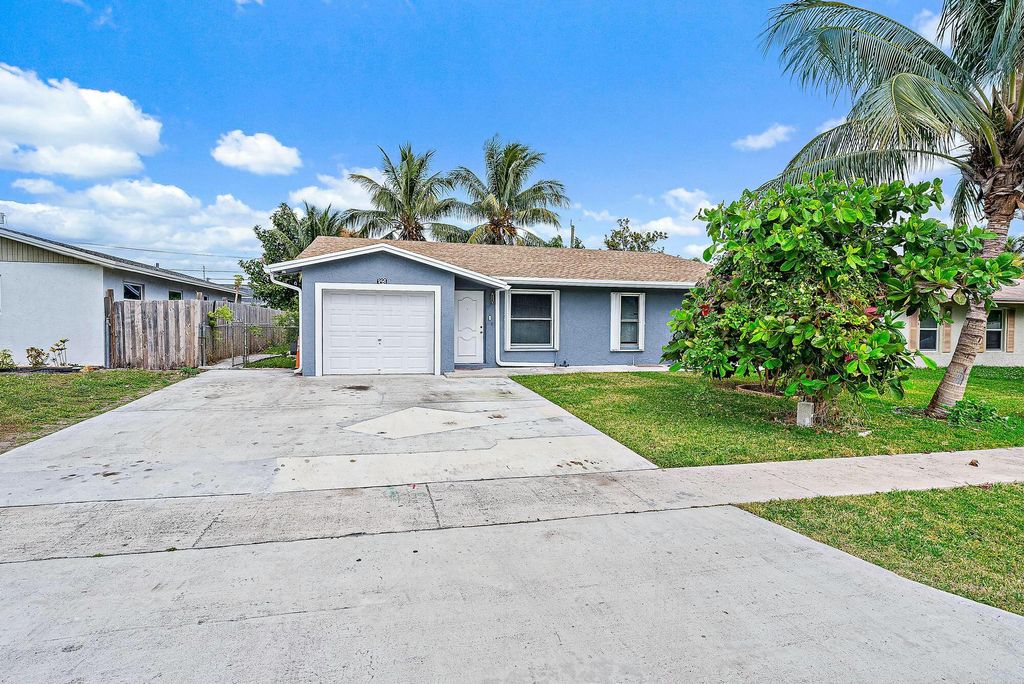 Photo of 629 W Ocean Avenue, Boynton Beach, FL 33426 (MLS # R11054398)