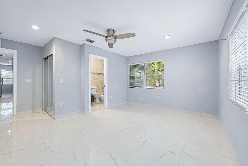 Photo of 629 W Ocean Avenue, Boynton Beach, FL 33426 (MLS # R11054398)