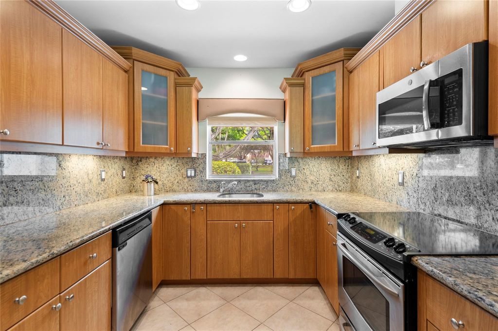 Photo of 3753 Oaks Clubhouse Drive #3753, Pompano Beach, FL 33069 (MLS # F10516398)
