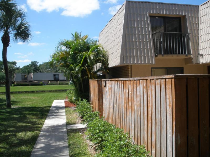 VILLAGE OF SANDALWOOD LAKES SOUTH - Residential Lease