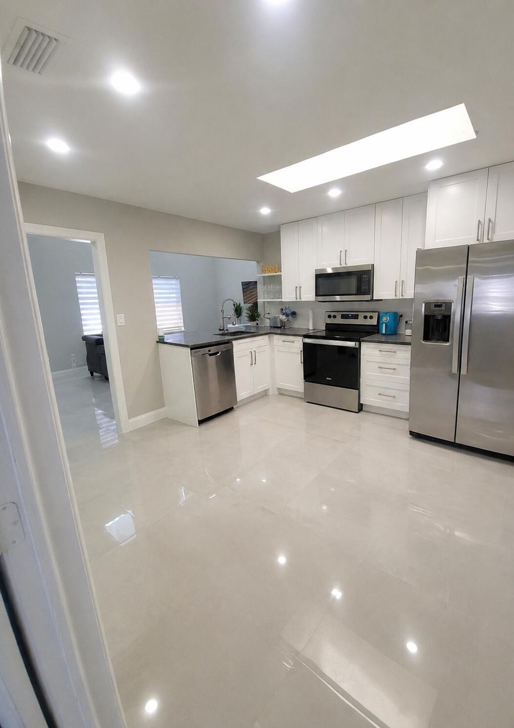 Photo of 404 SE 6th Avenue, Deerfield Beach, FL 33441 (MLS # B26020283)