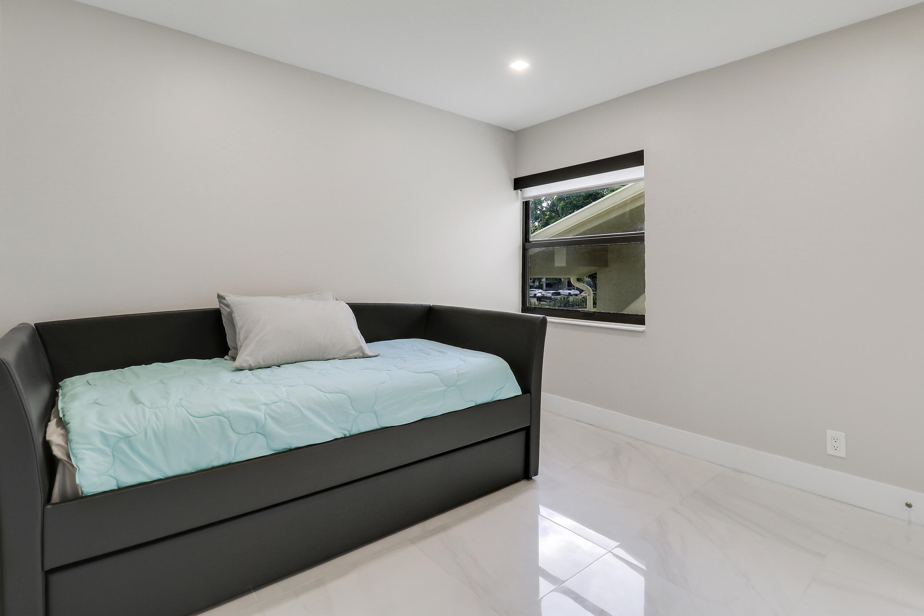 BRIARWOOD CONDO - Residential Lease