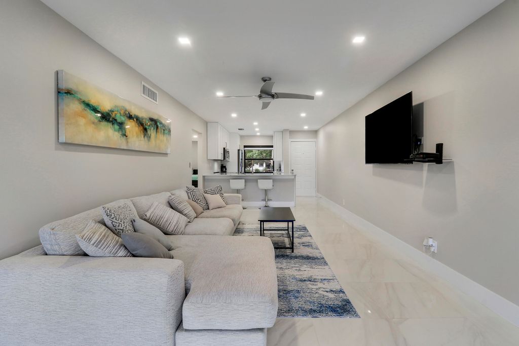 Photo of 12911 Briarlake Dr #202, Palm Beach Gardens, FL 33418 (MLS # B26000636)