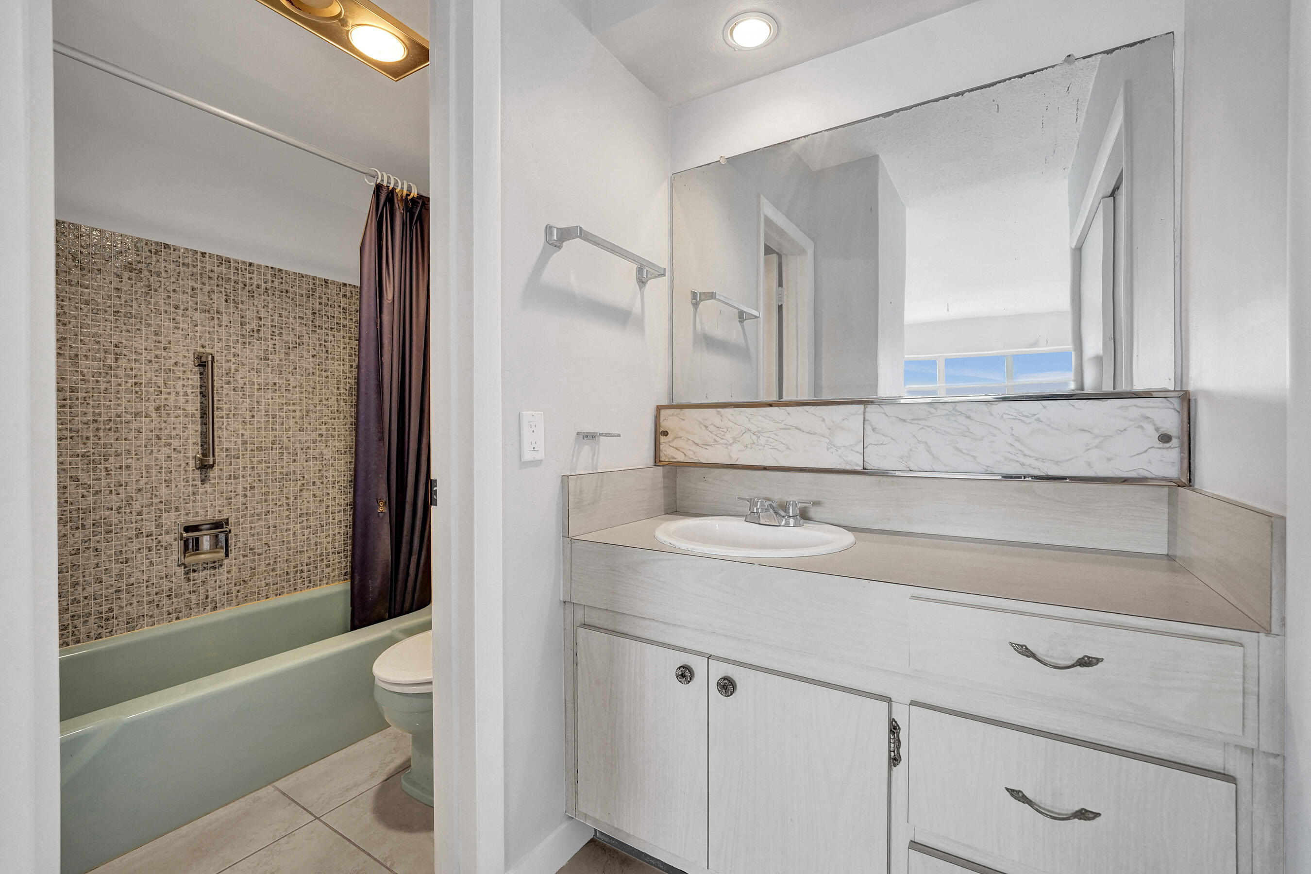 ISLE OF PARADISE CO-OP F - Residential