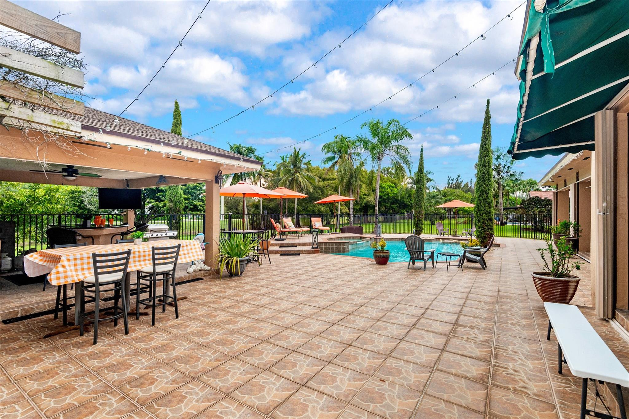 Davie Whispering Pines - Residential