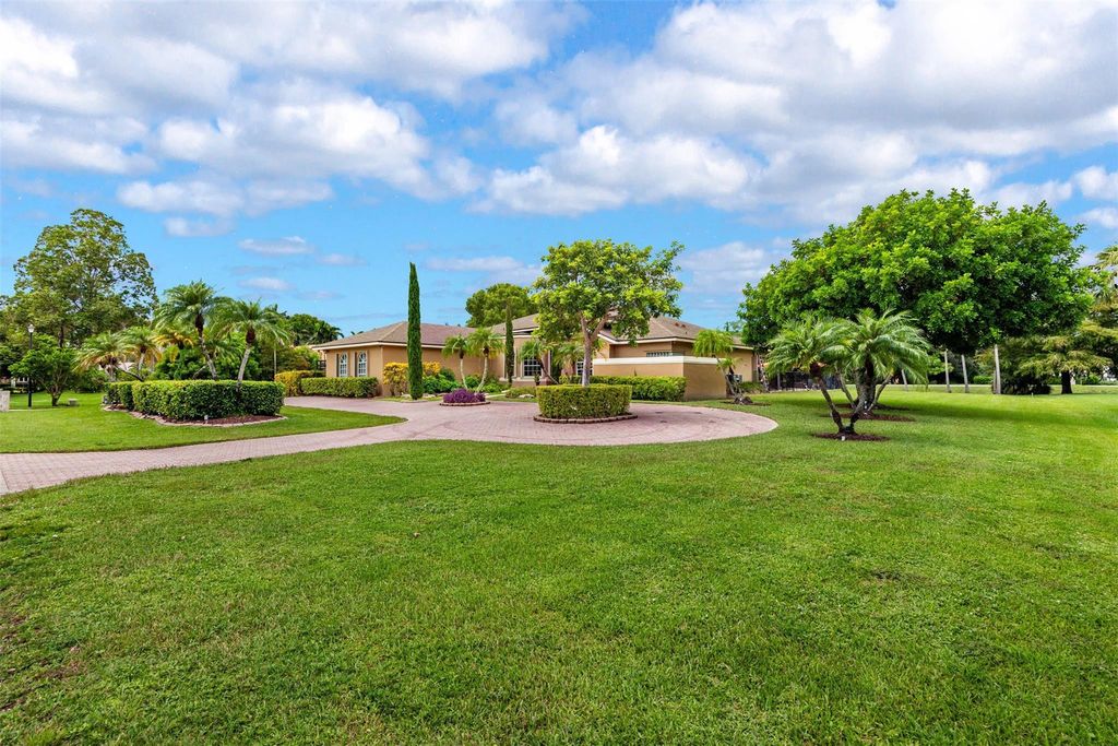 Photo of 3151 SW 135th Terrace, Davie, FL 33330 (MLS # F10555121)