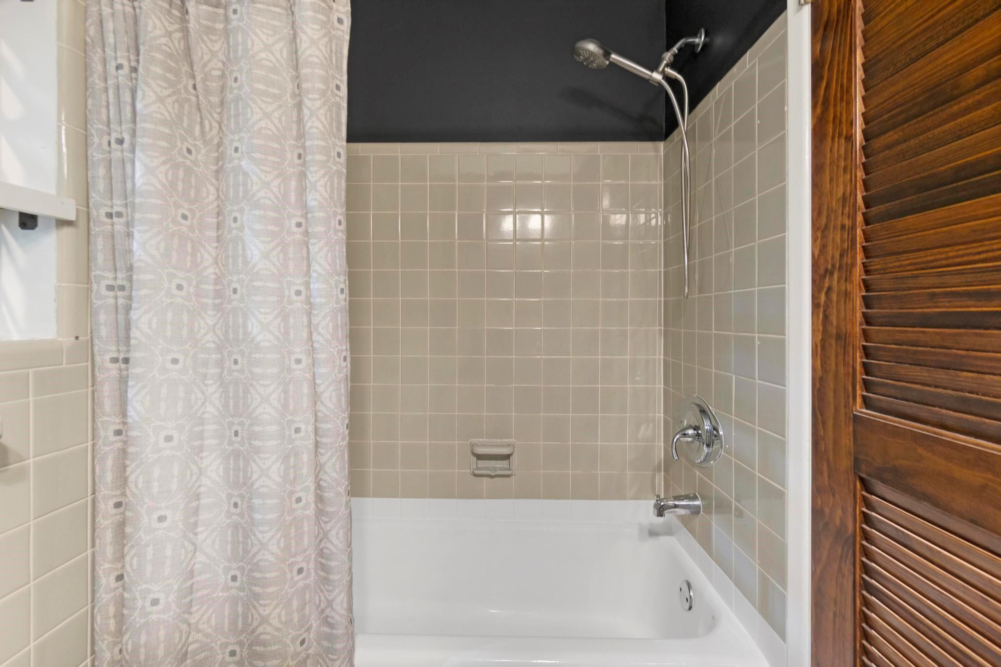 Lighthouse Bay Condo - Residential Lease