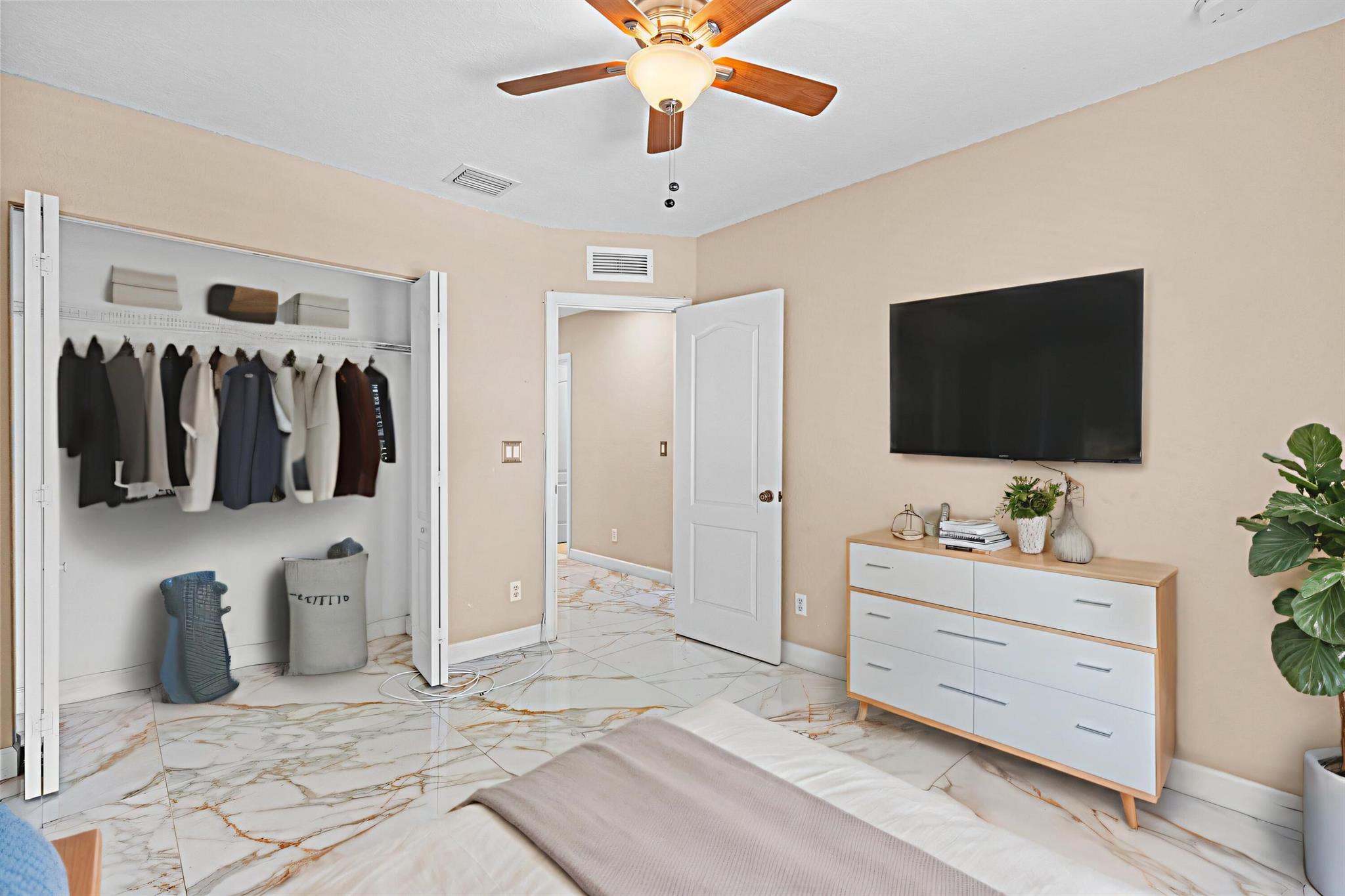 VERONA PALMS - Residential Lease