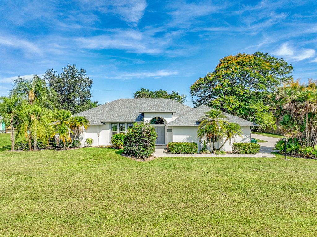 Photo of 204 SW Gettysburg Drive, Port Saint Lucie, FL 34953 (MLS # R11106070)