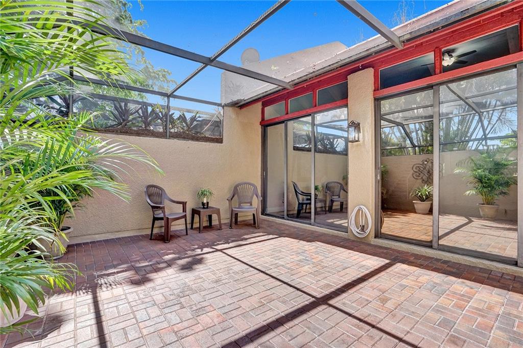 Villas West - Residential