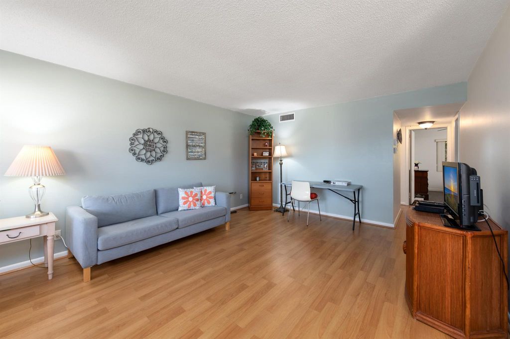 listing image 0