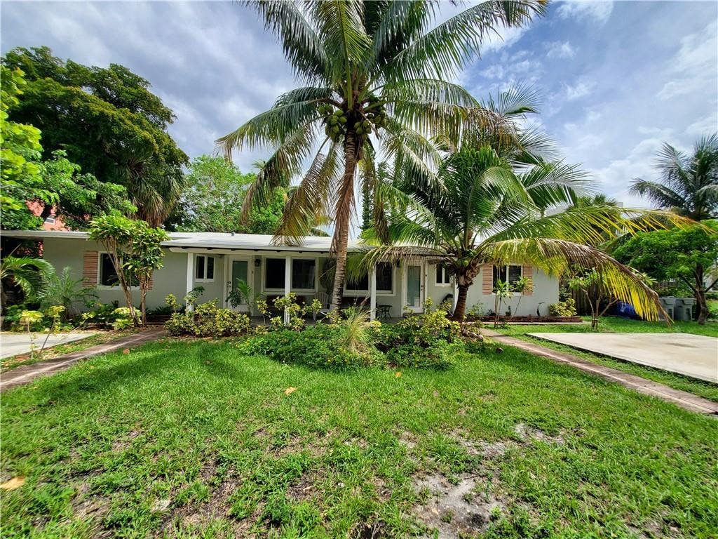 Photo of 3204 NE 6th Street, Pompano Beach, FL 33062 (MLS # B26029797)