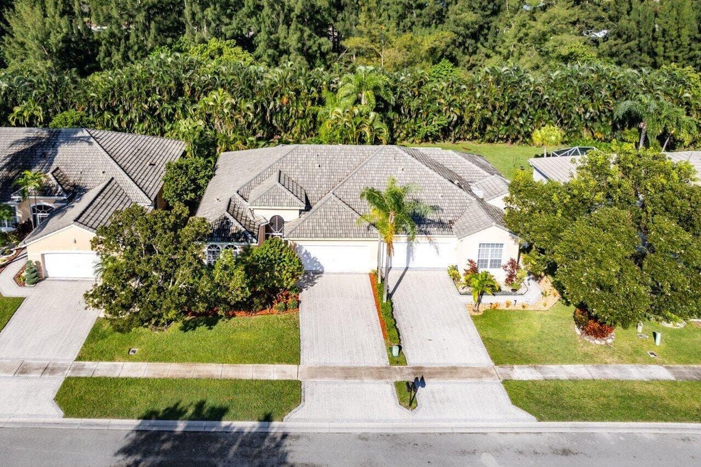 Photo of 7940 Rockford Road, Boynton Beach, FL 33472 (MLS # B26044405)