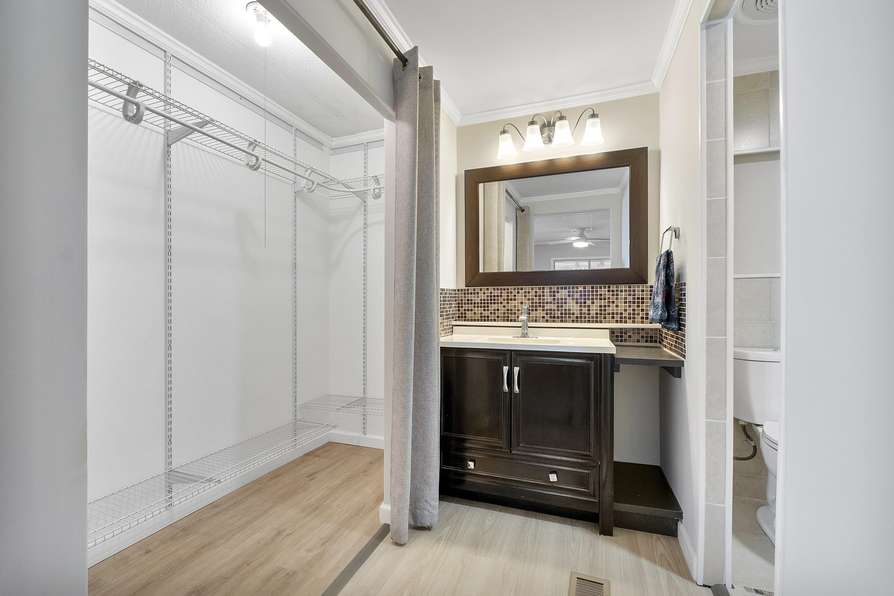 RAVENSWOOD ESTATES & MARINAS - Residential Lease