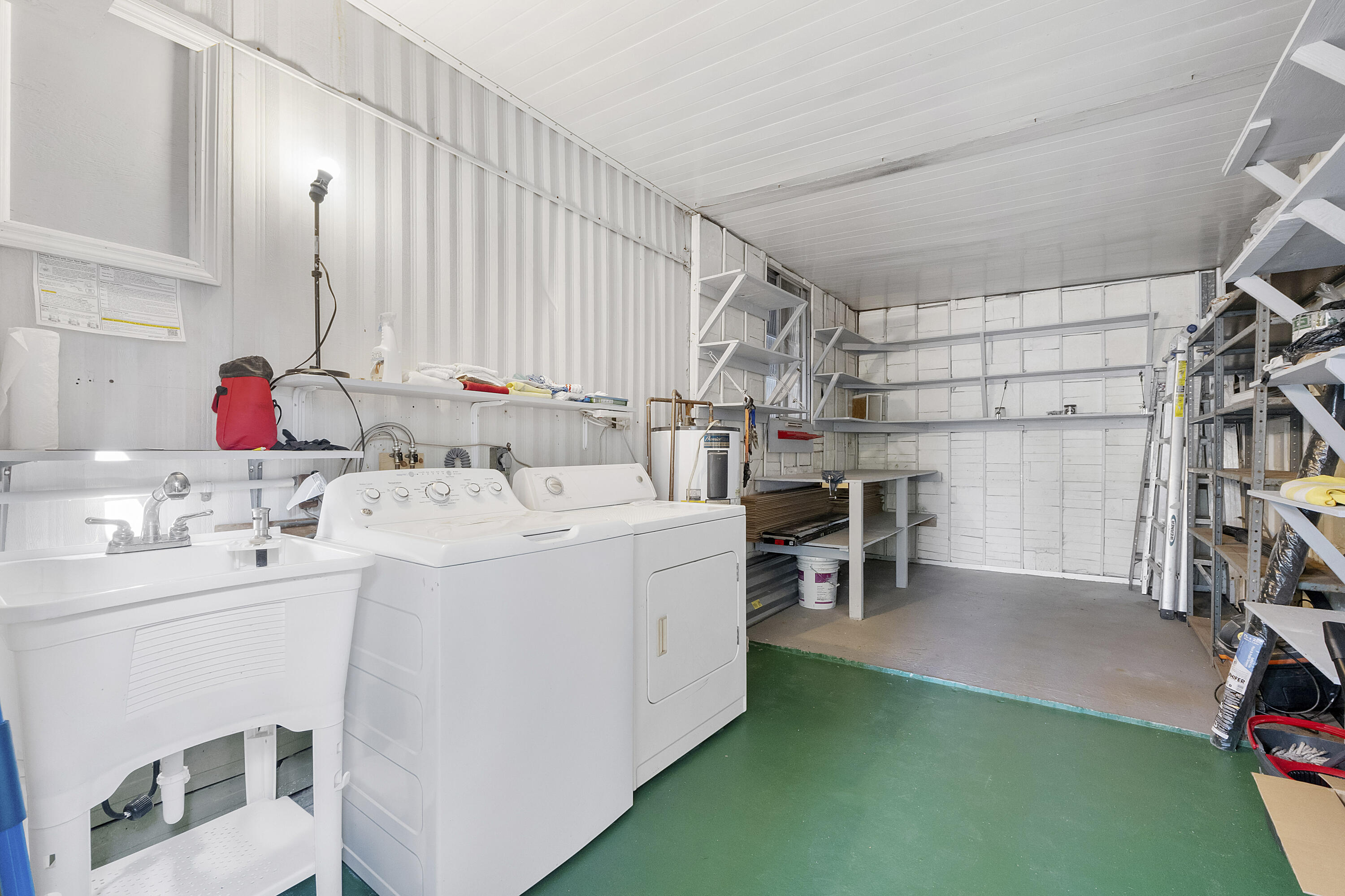 RAVENSWOOD ESTATES & MARINAS - Residential Lease