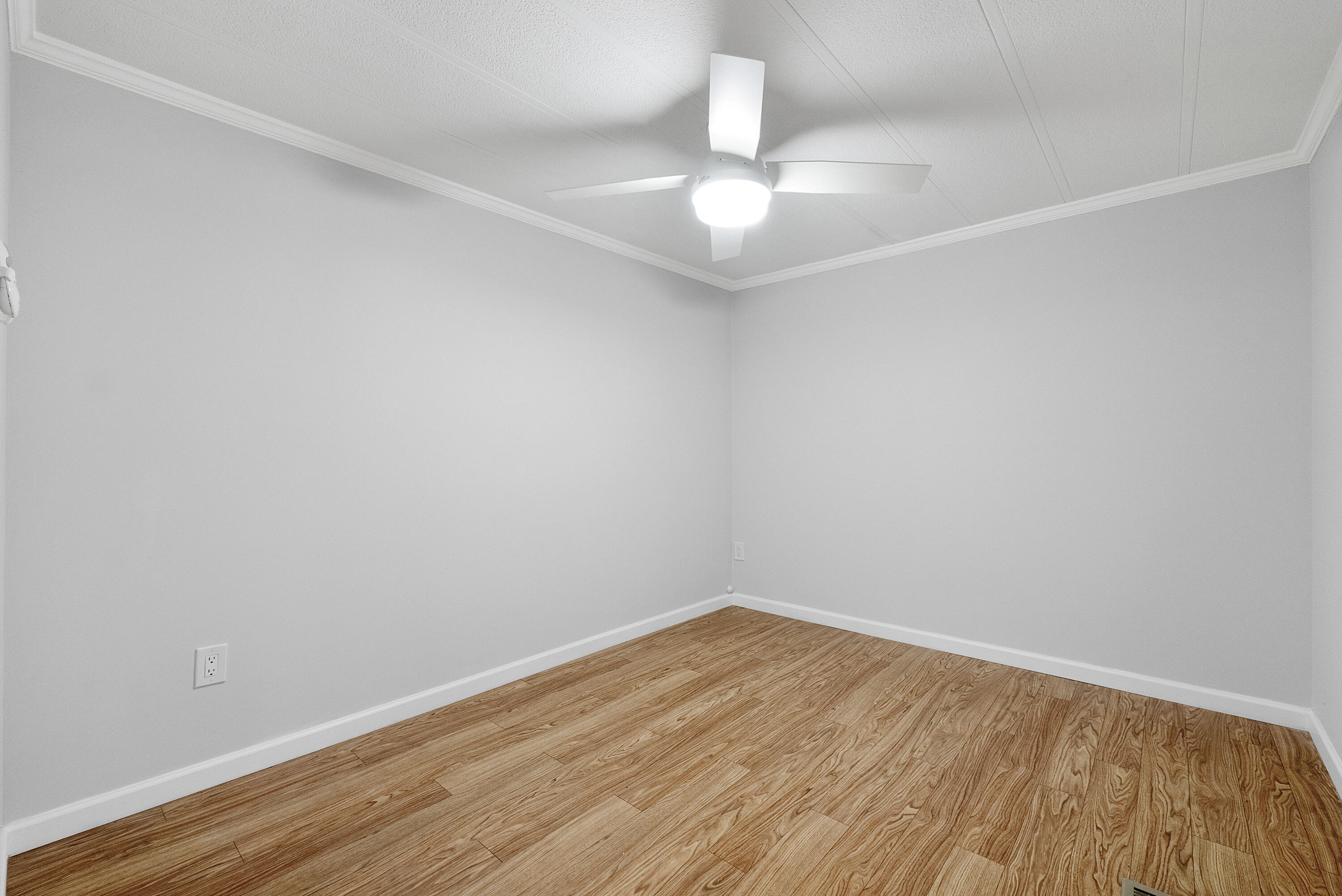 RAVENSWOOD ESTATES & MARINAS - Residential Lease