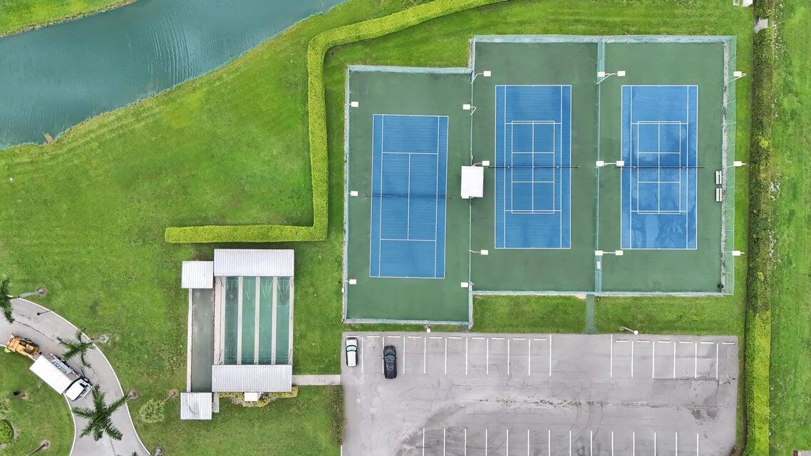 DELRAY VILLAS - Residential