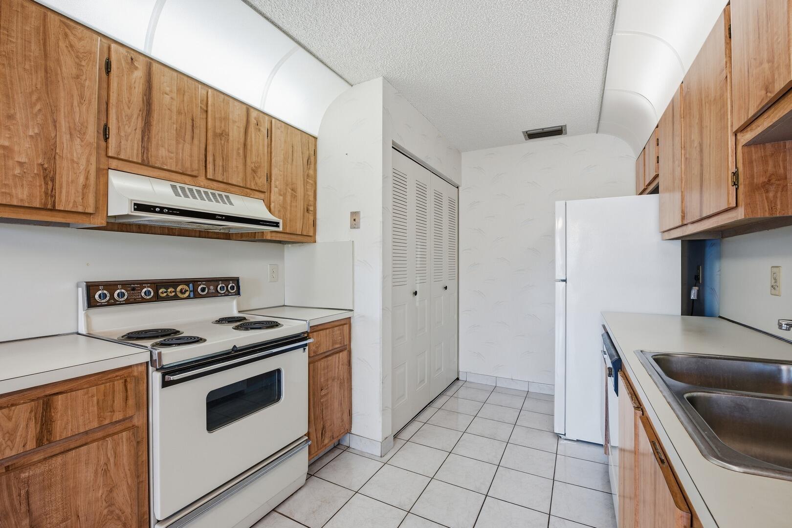 DELRAY VILLAS - Residential