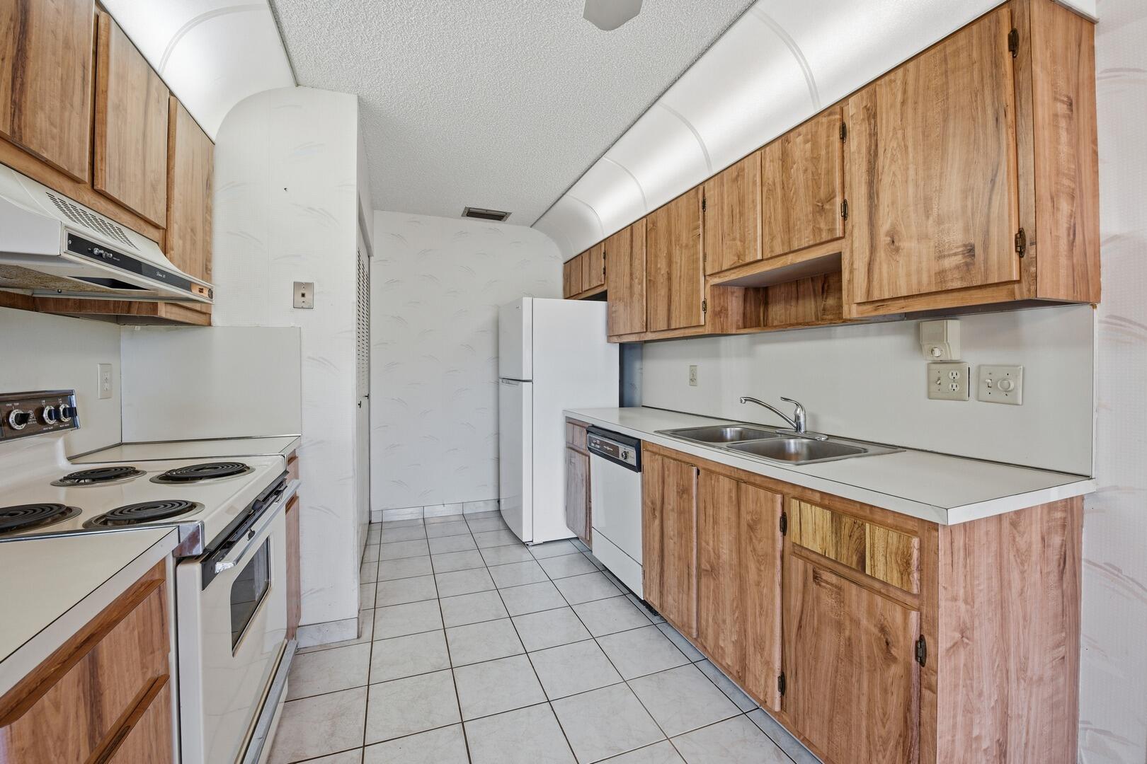 DELRAY VILLAS - Residential