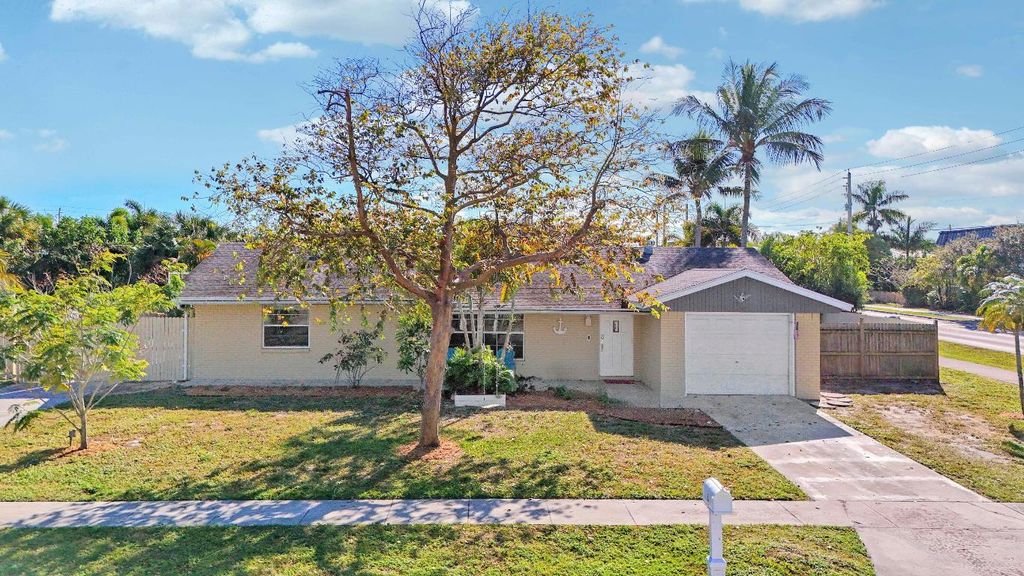 Photo of 320 Fern Street, Jupiter, FL 33458 (MLS # R11149294)