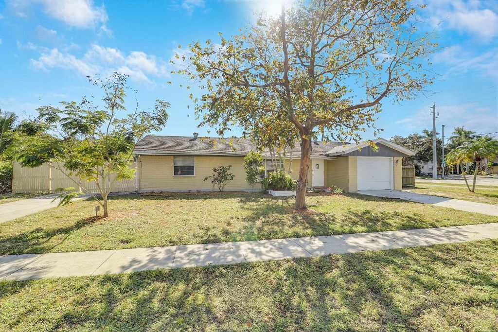 Photo of 320 Fern Street, Jupiter, FL 33458 (MLS # R11149294)