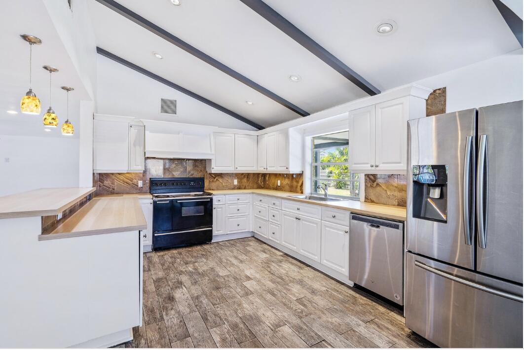 PINE GARDENS - Residential