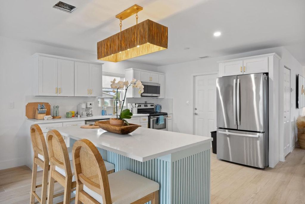 Photo of 1096 SW 27th Avenue, Boynton Beach, FL 33426 (MLS # R11140399)