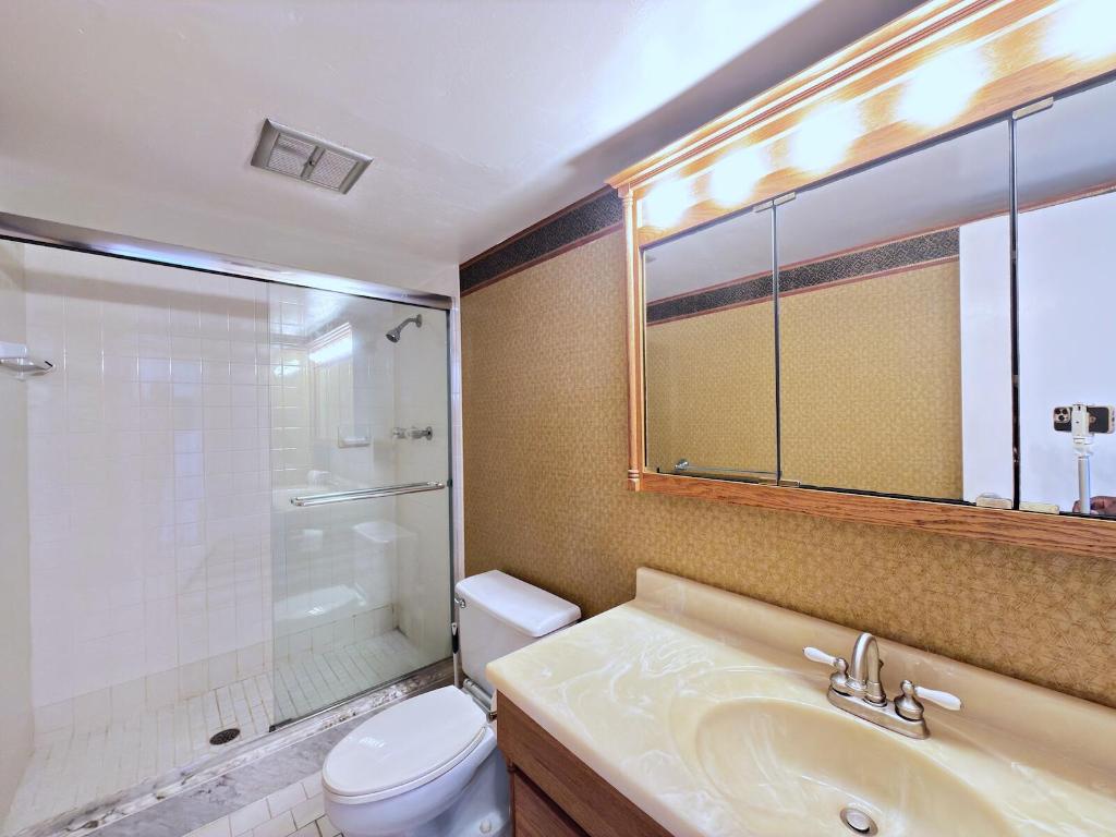 BARCLAY CONDO - Residential