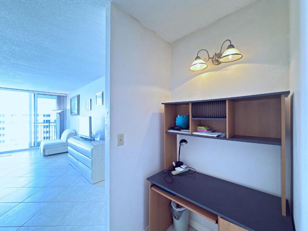 BARCLAY CONDO - Residential