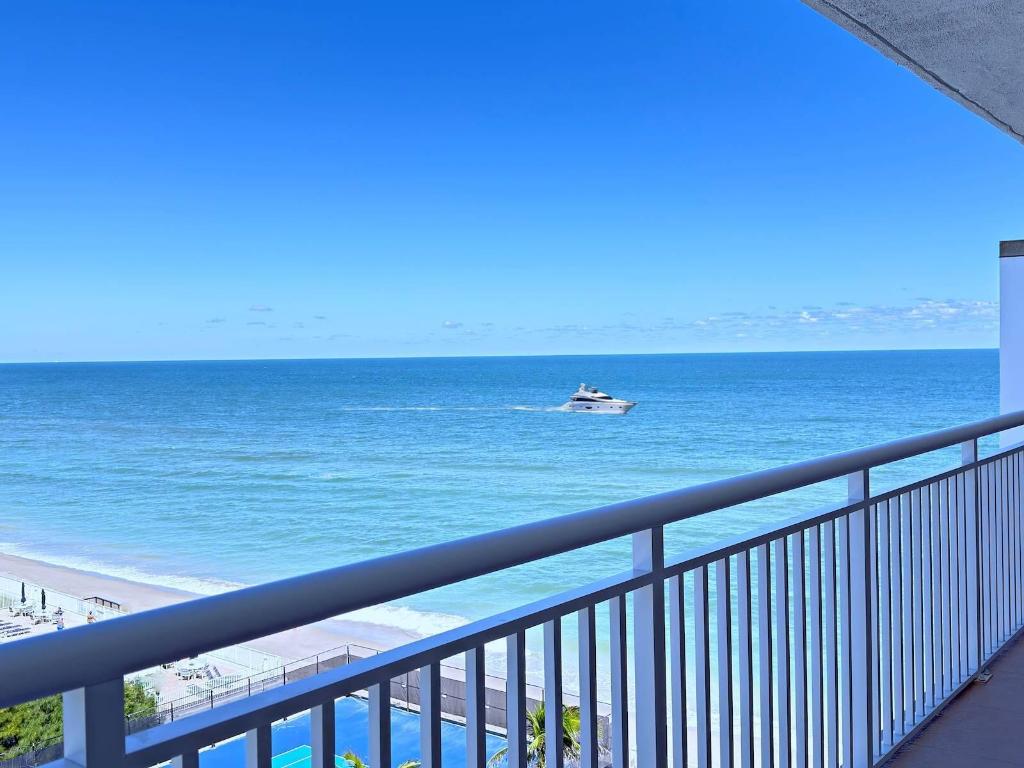 BARCLAY CONDO - Residential