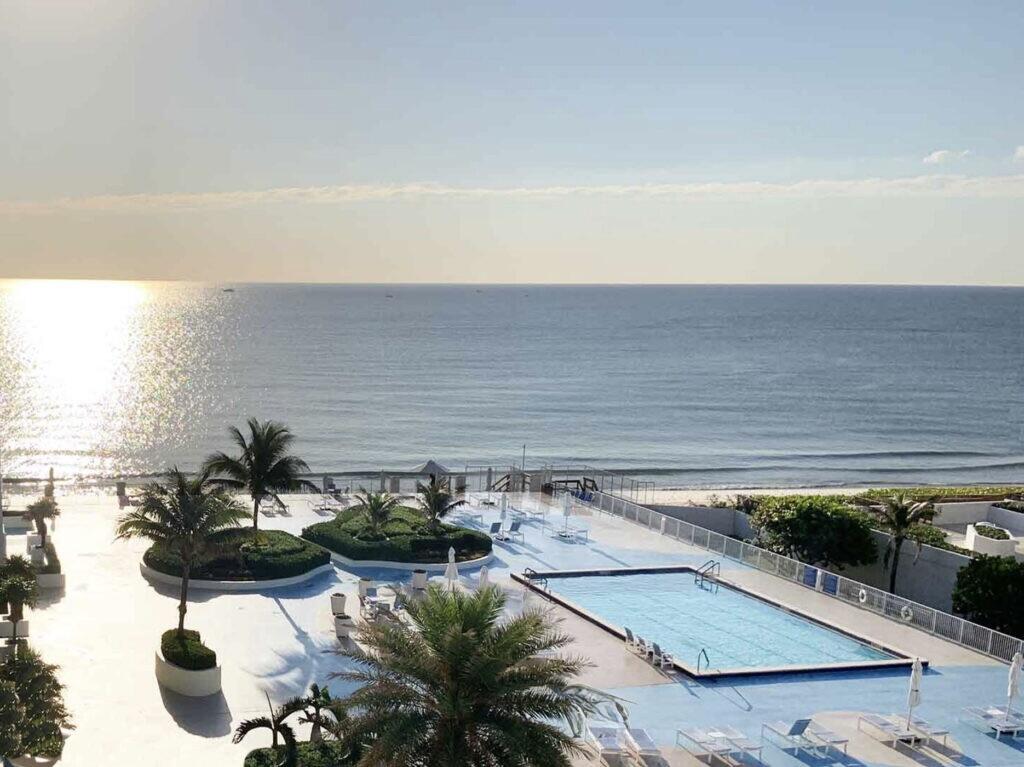 BARCLAY CONDO - Residential