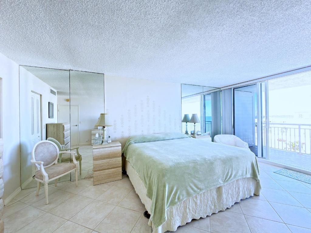 BARCLAY CONDO - Residential