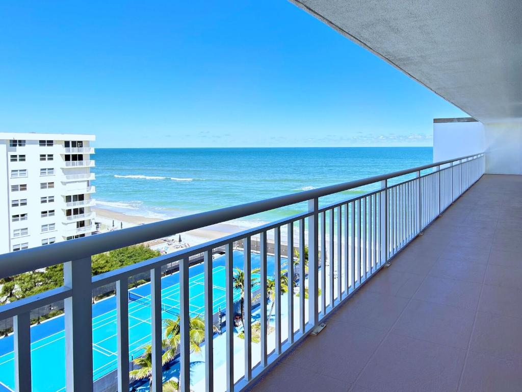 BARCLAY CONDO - Residential