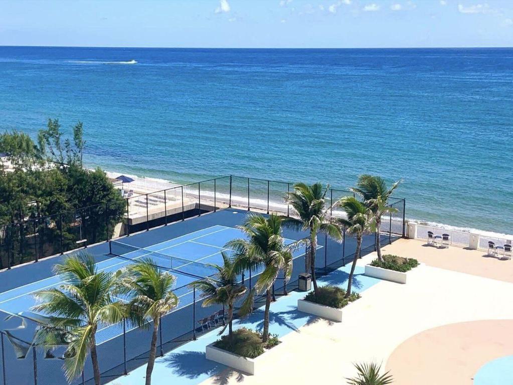 BARCLAY CONDO - Residential