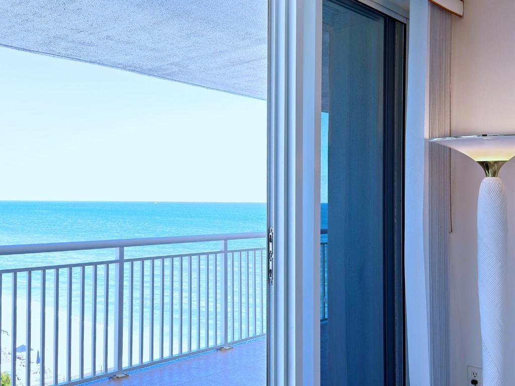 BARCLAY CONDO - Residential