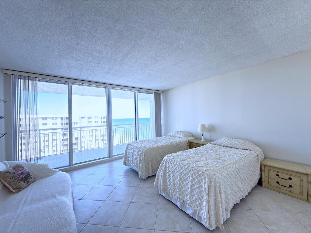 BARCLAY CONDO - Residential