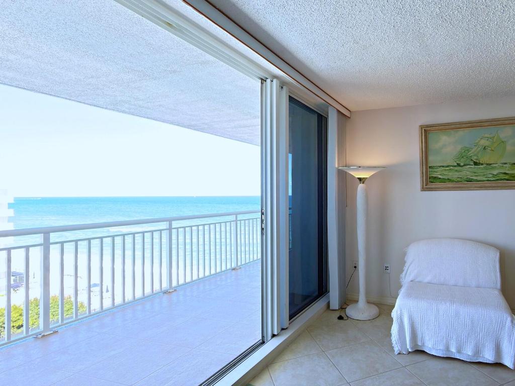 BARCLAY CONDO - Residential