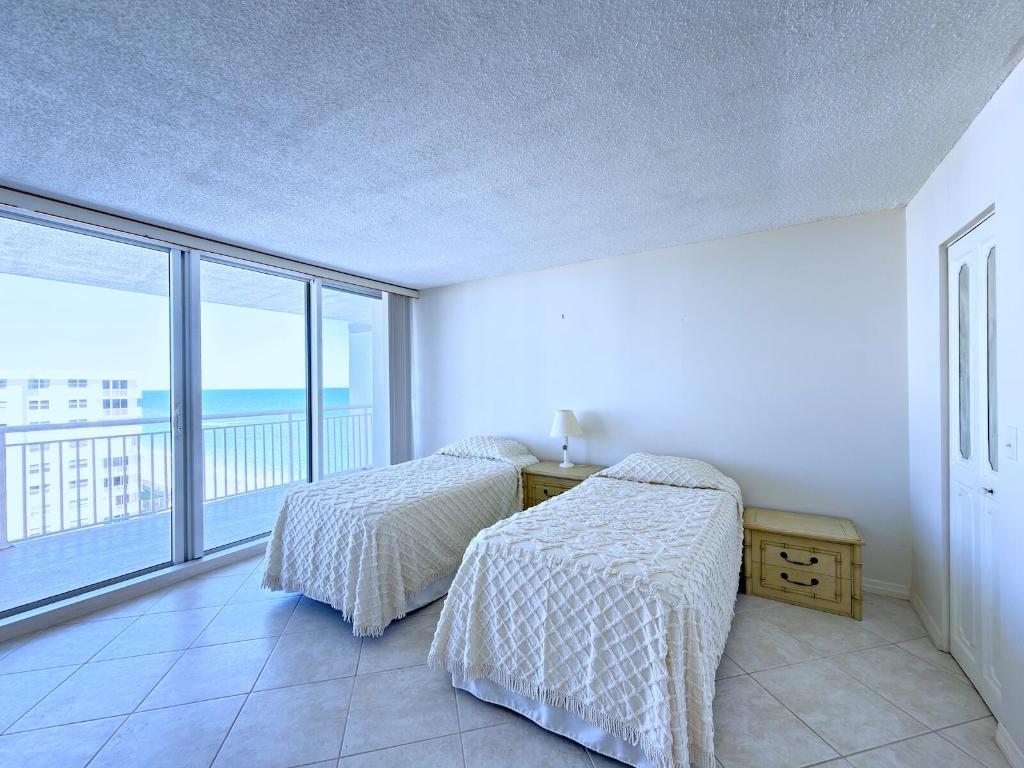 BARCLAY CONDO - Residential