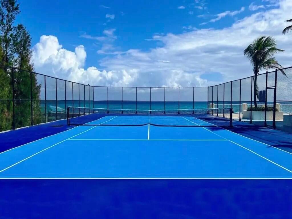 BARCLAY CONDO - Residential