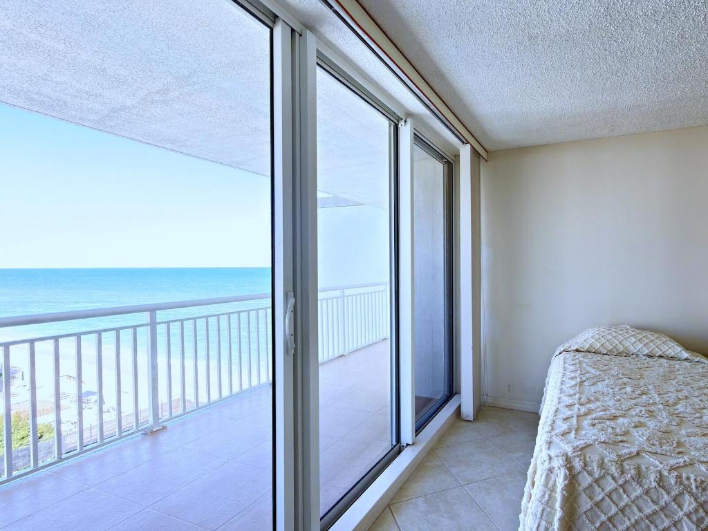 BARCLAY CONDO - Residential